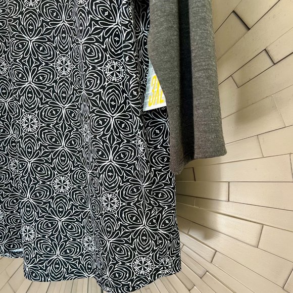 NWT LuLaRoe Randy Black White Gray 3/4 Sleeve Geometric Top Tee T-Shirt 3X NEW - Picture 4 of 7